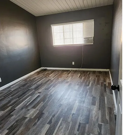142 E Avenue Q7 — Photo 16