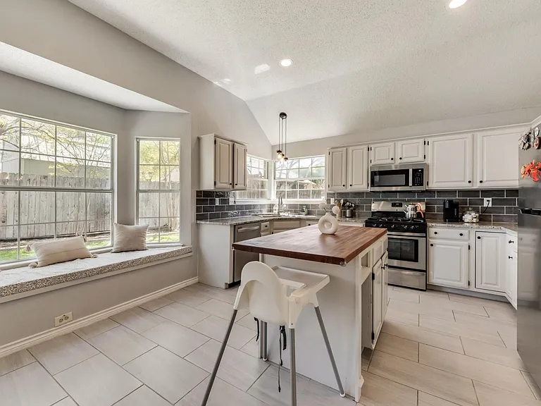 7404 Catlow Ct — Photo 14