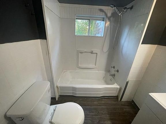 5th image of 454 W Utica St #2