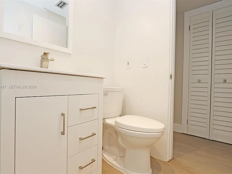 3375 Franklin Ave #D — Photo 20
