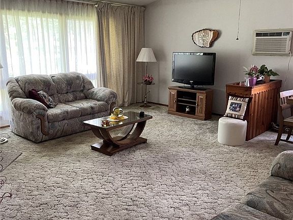 5th image of 235 Windsor Pl