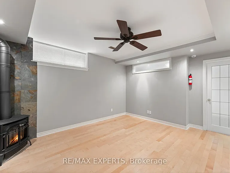100 Hesp Dr #BASEMENT — Photo 10