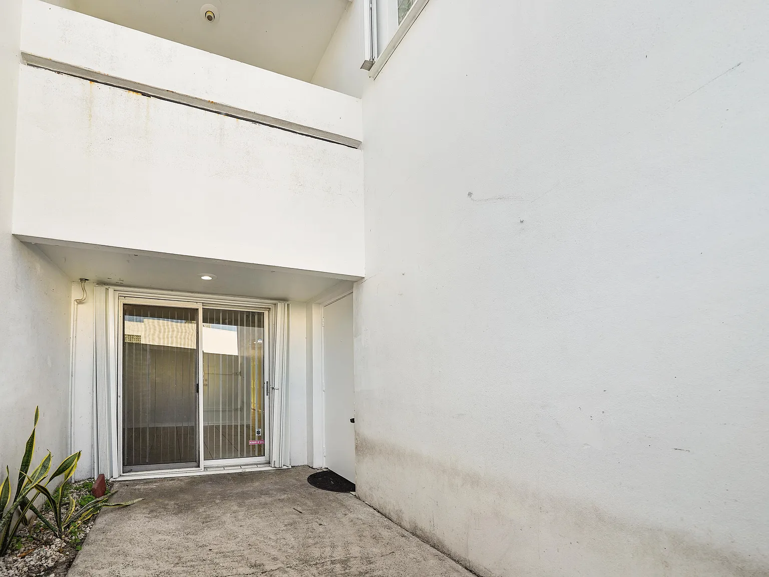2 bed, 1.5 bath, 1277 sqft, $2,000 — Photo 2