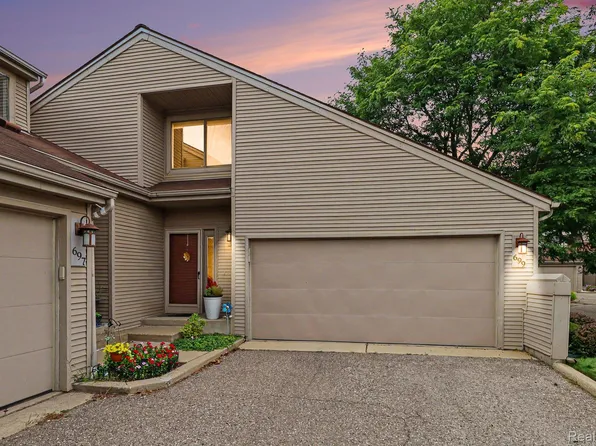 699 Charing Ct, Rochester, MI 48307