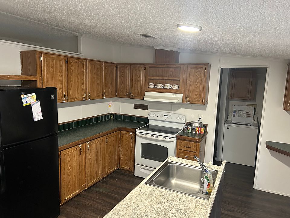 2nd image of 23078 Watergate Cir