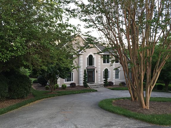 3rd image of 2025 Fairview Cir