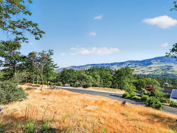 163 Hitt Rd, Ashland, OR 97520