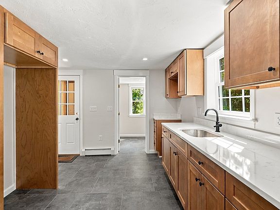 5th image of 234 Purchase St