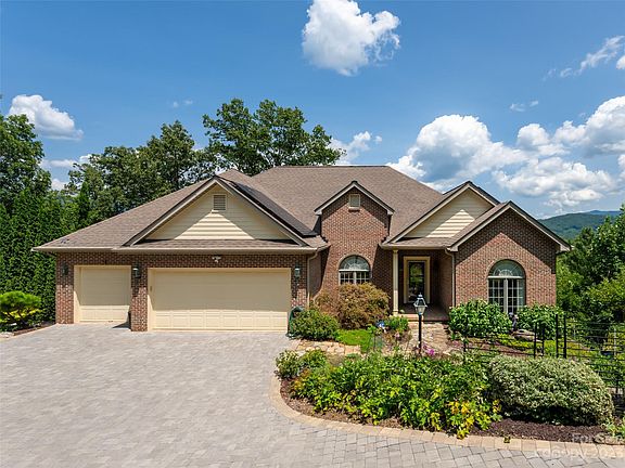 3rd image of 28 Clear Vista Dr
