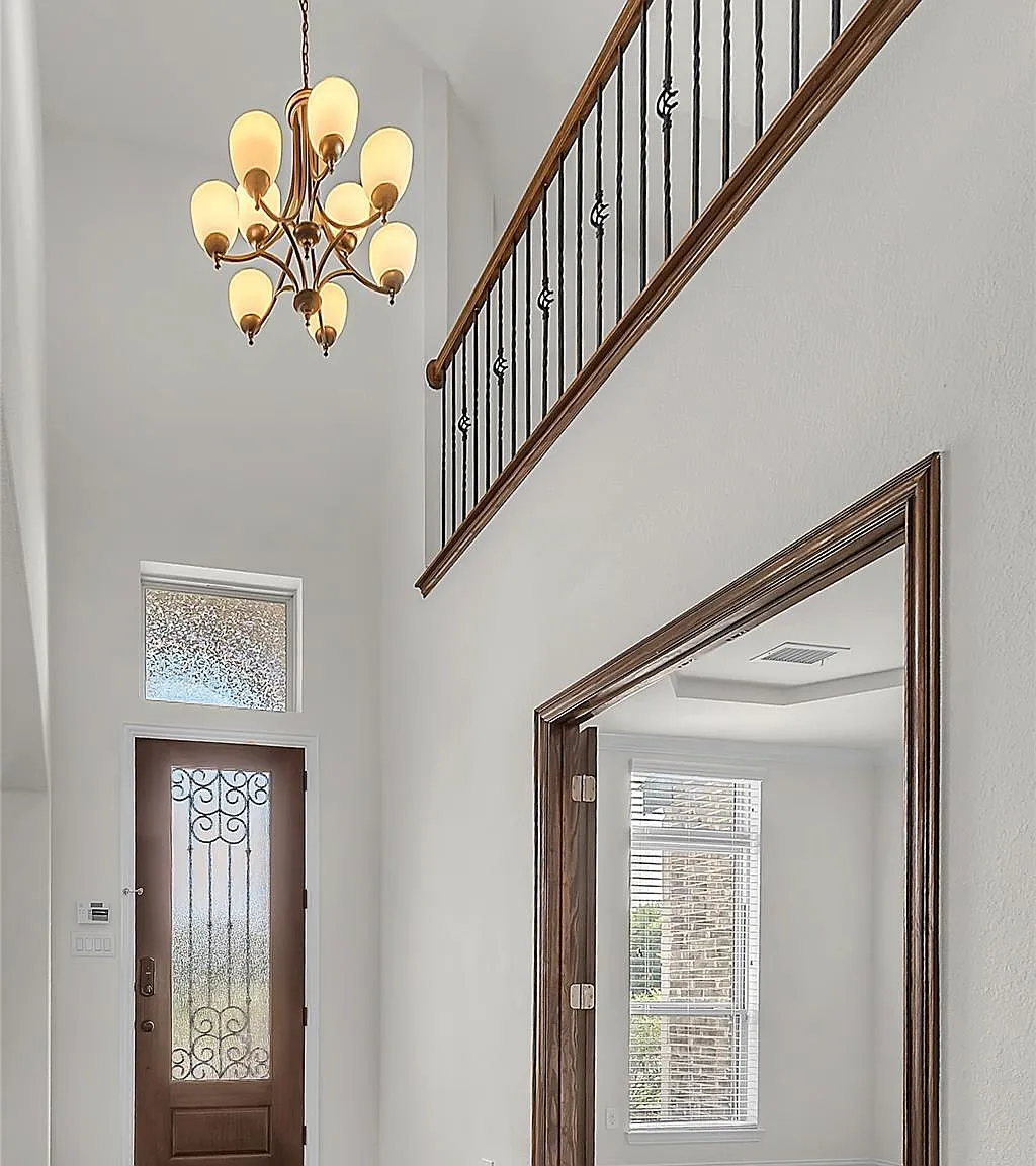 5 bed, 3.5 bath, 3868 sqft, $3,700 — Photo 4