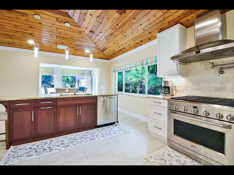 451 N Lyra Cir — Photo 13