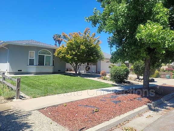2nd image of 5815 Ponce Ct