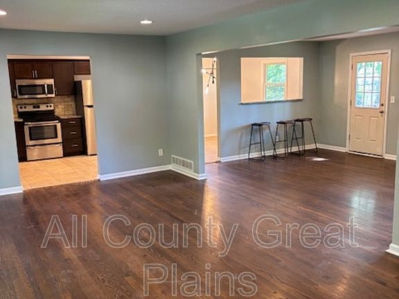 3rd image of 10439 Baltimore Ave