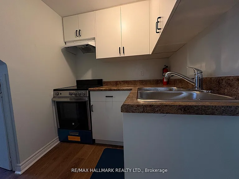70 Eileen Ave #LOWER — Photo 12