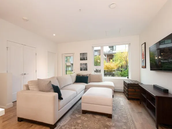 525 E 2nd St #122, North Vancouver, BC V7L 1C8