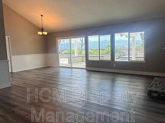3rd image of 21700 Potomac Ave