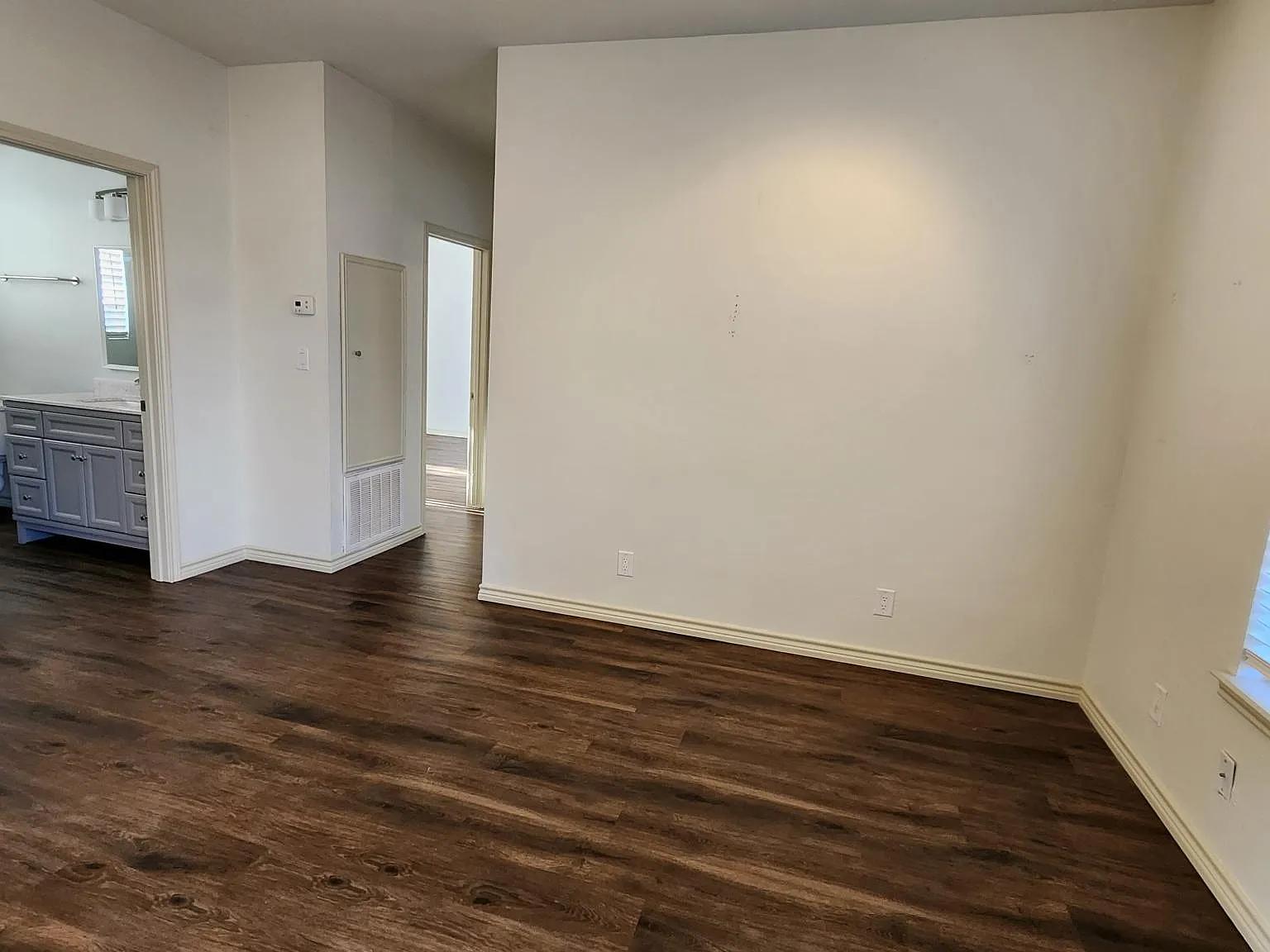 2 bed, 925 sqft, $1,595 — Photo 2