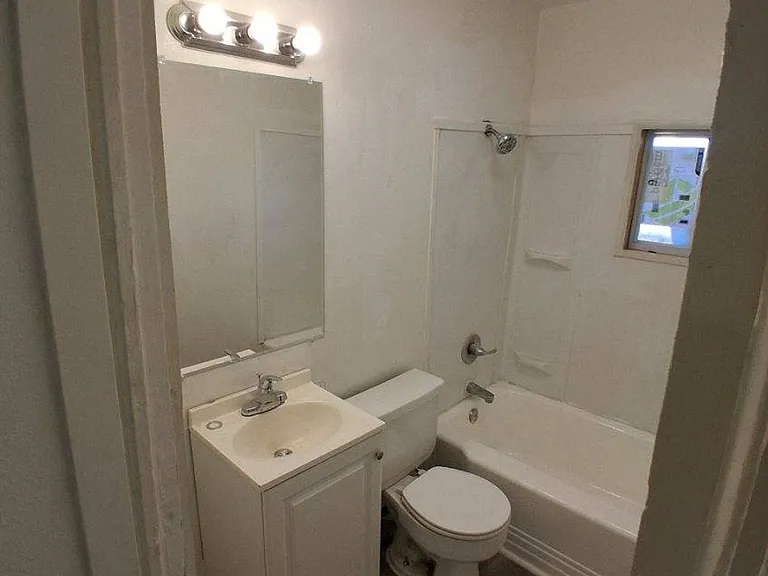 207 Temple Ave — Photo 7