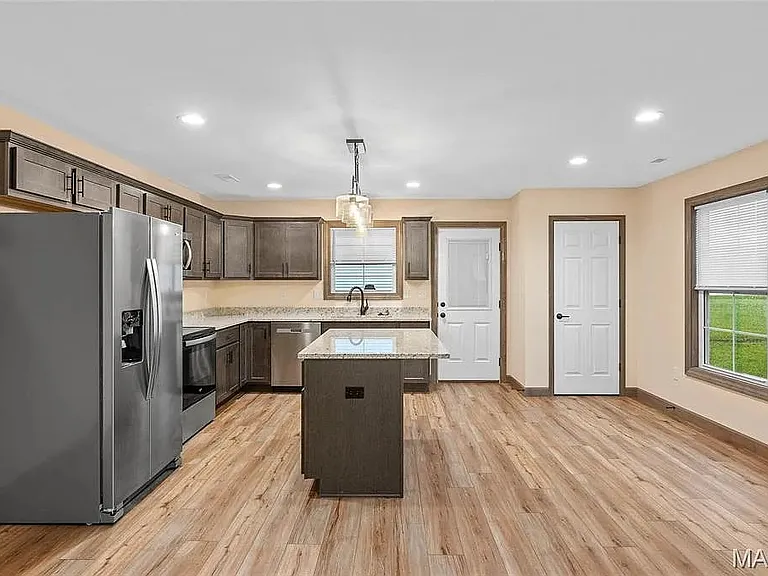 3605 Justine Dr — Photo 12