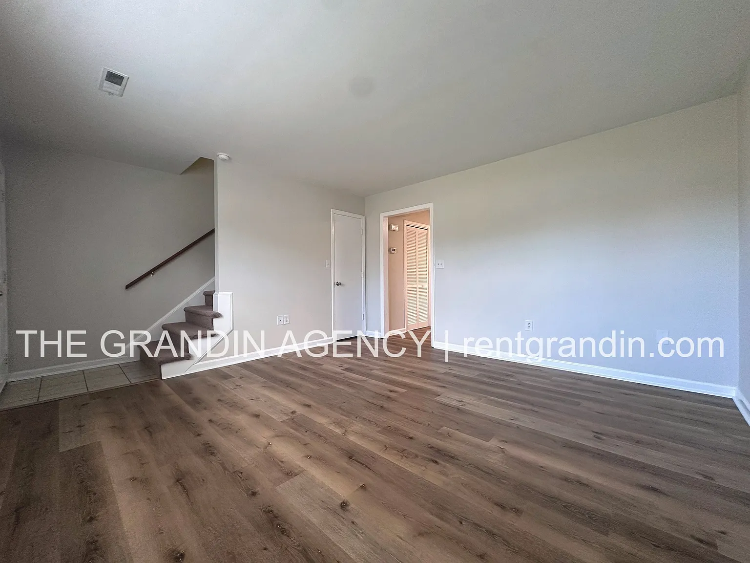 6914 Wood Haven Road - 6916 — Photo 2