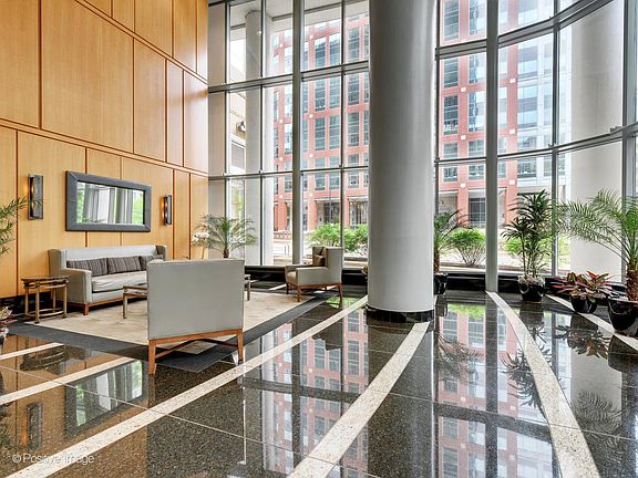 2nd image of 345 Lasalle St #2705