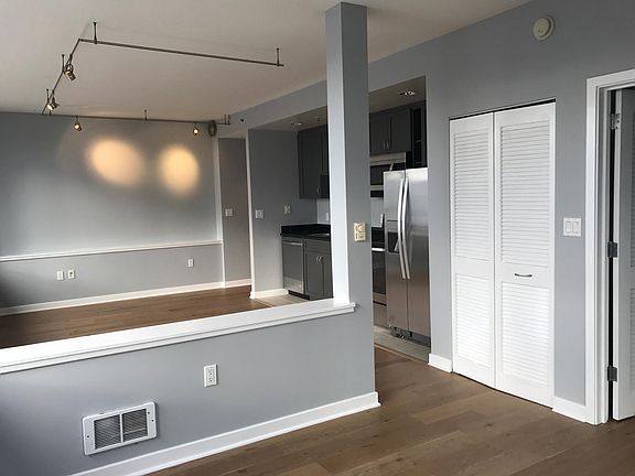 5th image of 260 King St Unit 1617