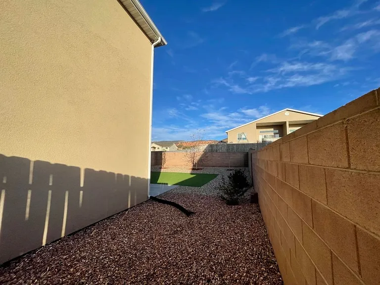 873 S 110 W — Photo 25