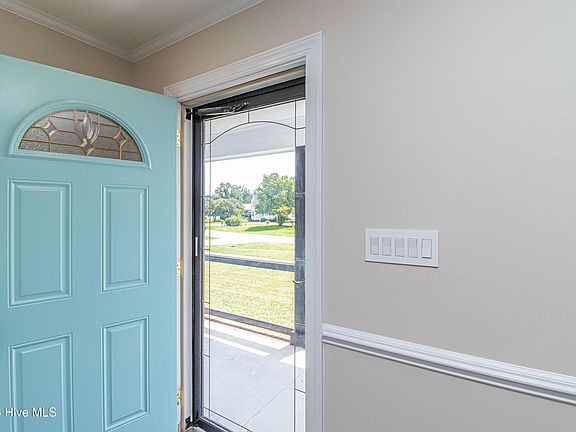 3rd image of 207 Sussex Place
