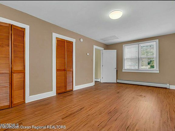5th image of 46 Oak St