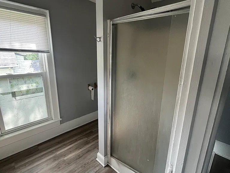 129 E Market St — Photo 3