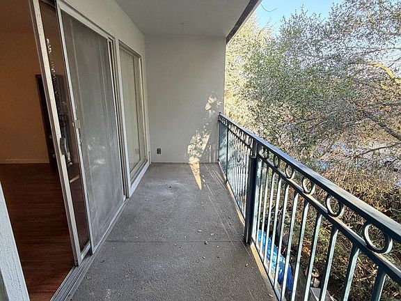 4th image of 2157 Carlmont Dr #11