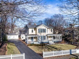 113 Fulton St, Geneva, IL 60134