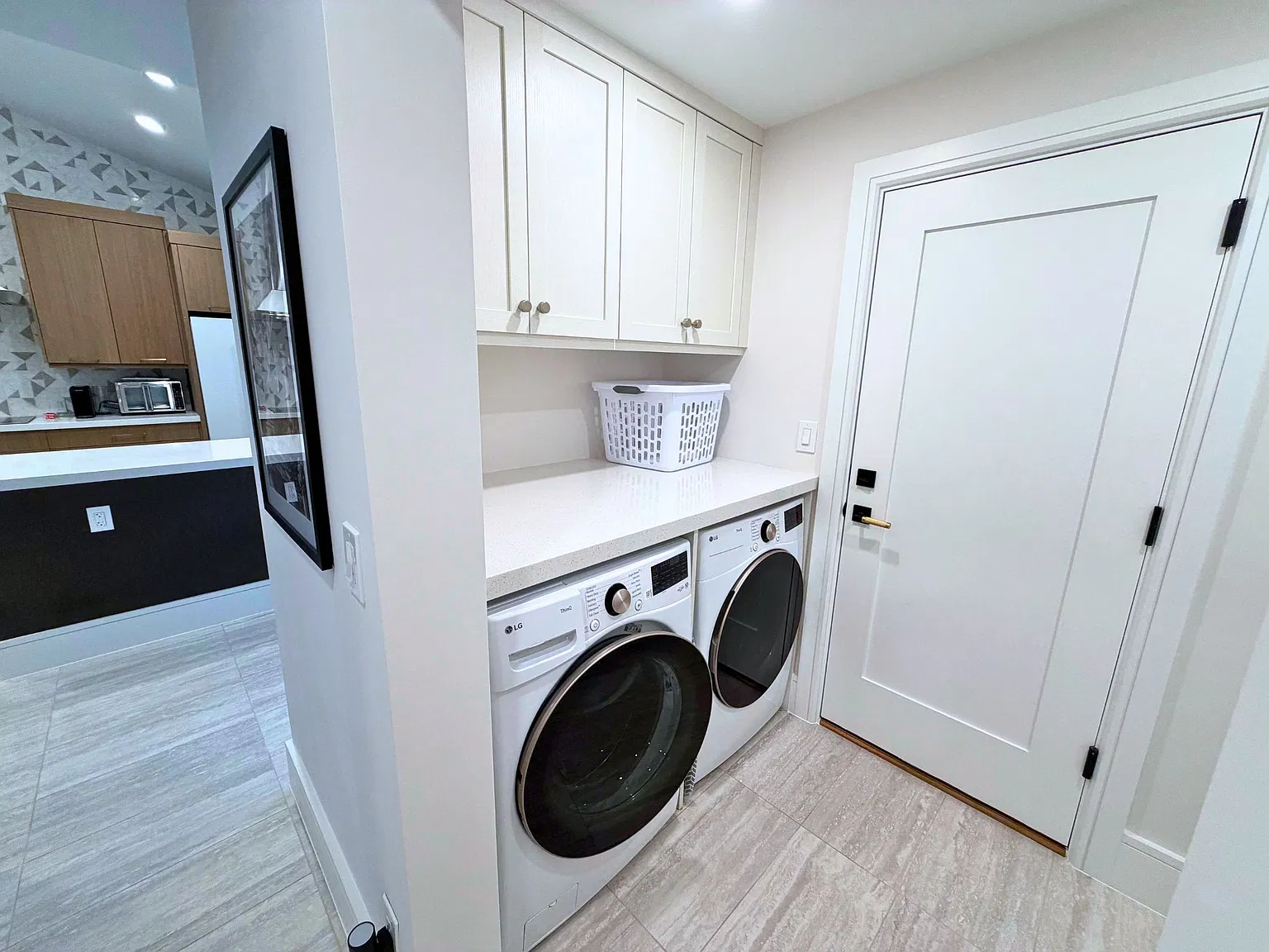 3 bed, 2.5 bath, 1800 sqft, $7,000 — Photo 2