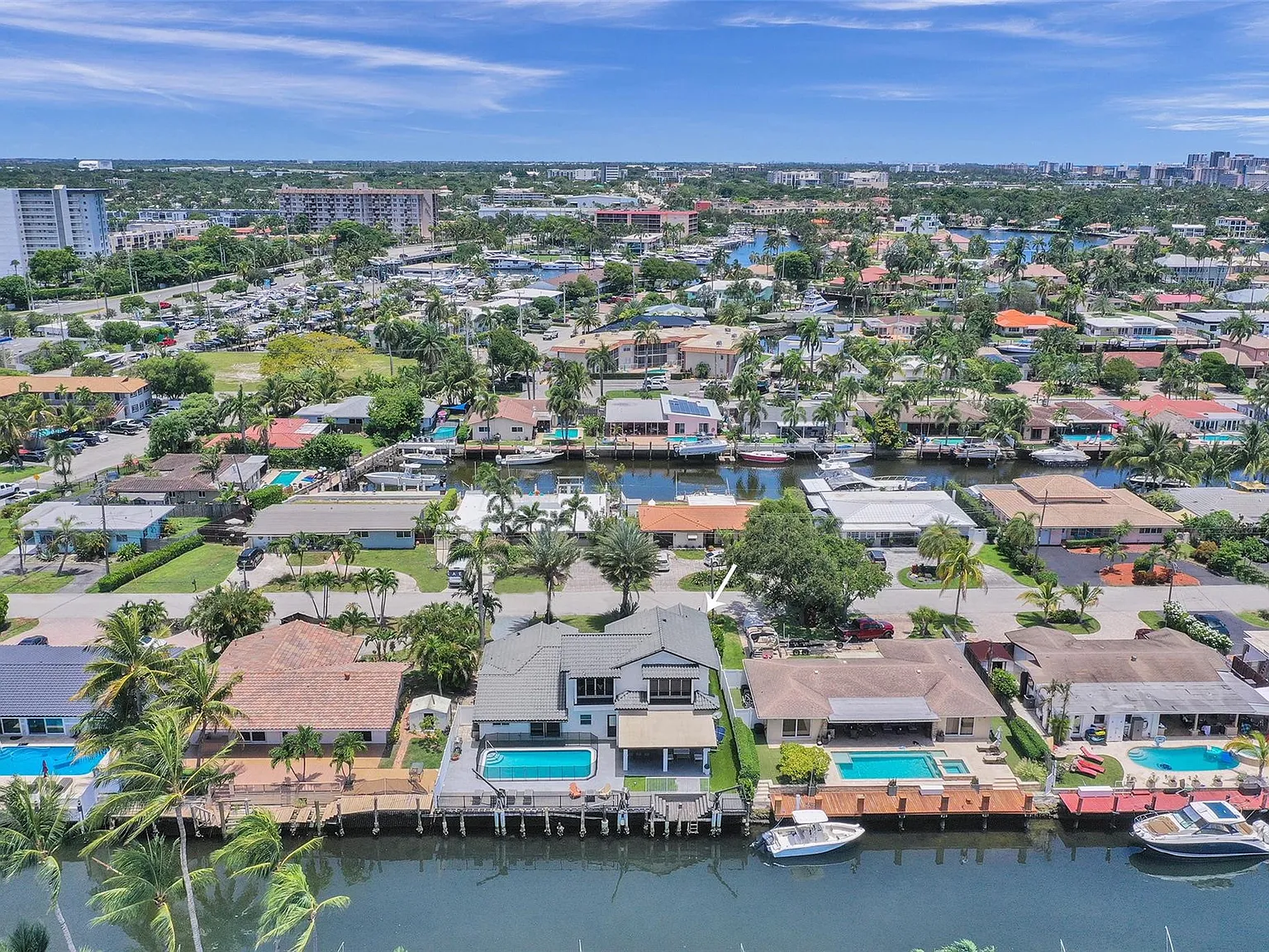6 bed, 4.0 bath, 3056 sqft, $9,999 — Photo 1