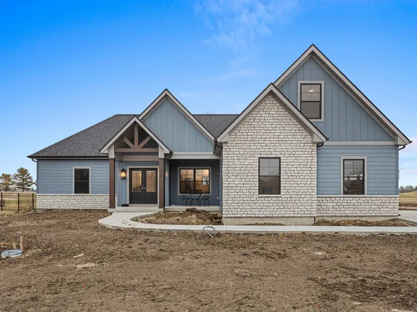 1824 S Stone Creek Blvd, Urbana, IL 61802