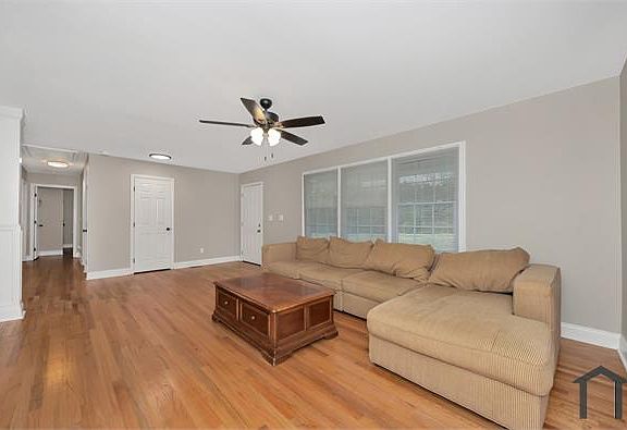 4th image of 180 Bradford Ln