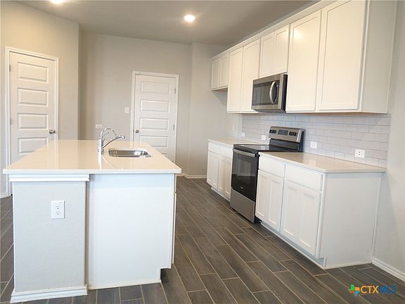 4th image of 2401 Ayers Dr