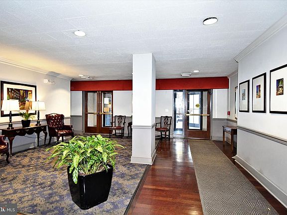 5th image of 1101 Saint Paul Pl #206