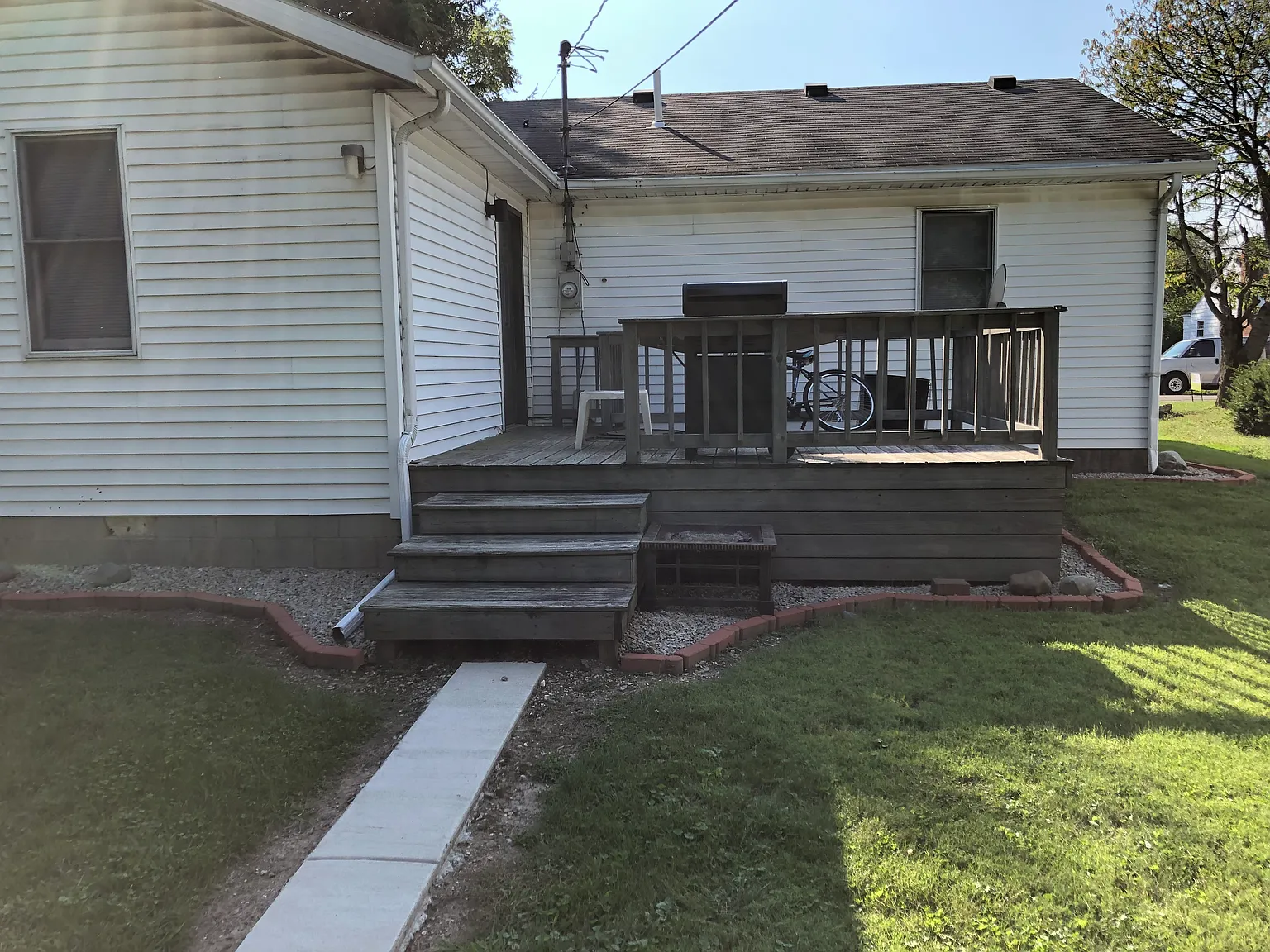 3 bed, 1100 sqft, $1,080 — Photo 2