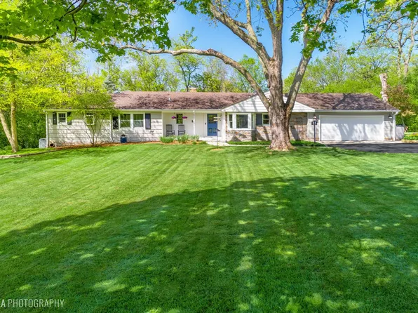 102 Mohawk Dr, North Barrington, IL 60010