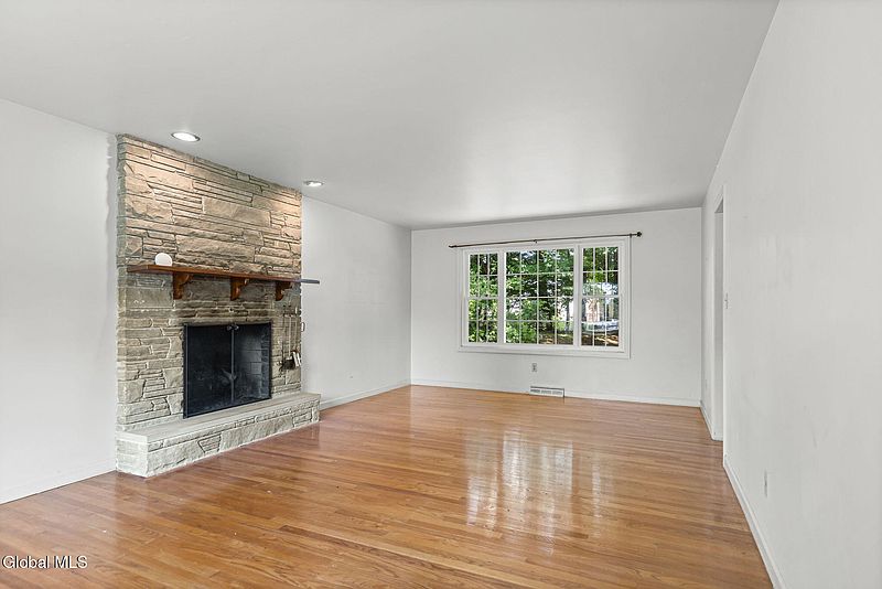 3rd image of 16 Salem Road