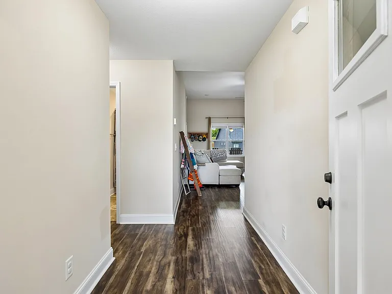 1151 Eagles Bluff Dr — Photo 3