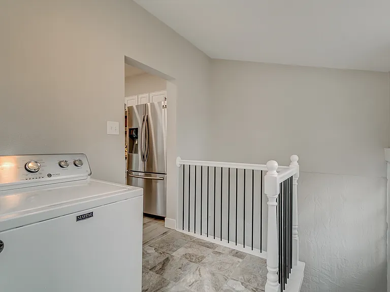 439 N Walnut St — Photo 39
