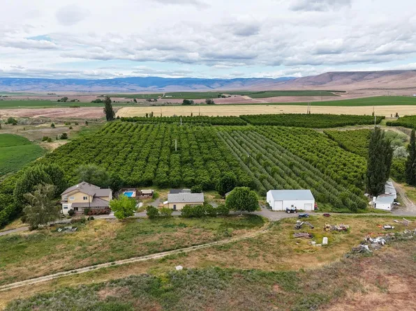 1000 N Wildwood Rd, Wapato, WA 98951