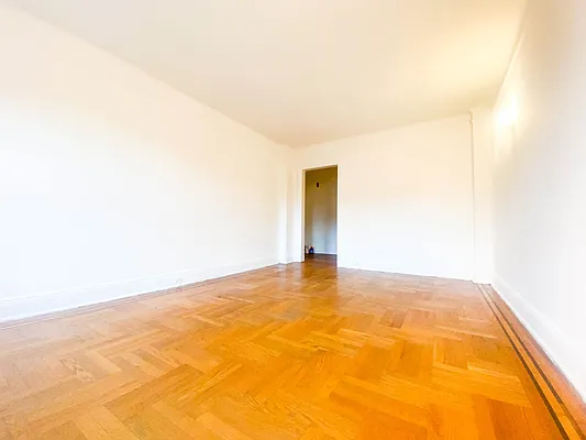 Rented by RealTegrity NY LLC | media 14