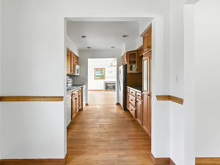 18 Maplewood Dr — Photo 15