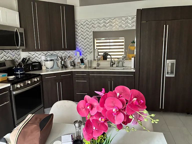 766 Hunt Dr — Photo 4
