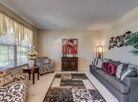4th image of 601 Camden Ln