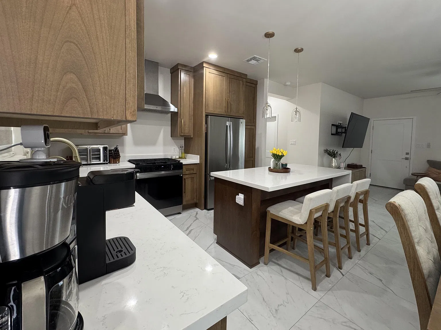 3 bed, 2.0 bath, 1250 sqft, $1,700 — Photo 2