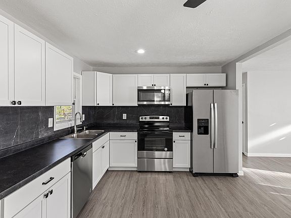 2nd image of 3305 Kenesaw Dr